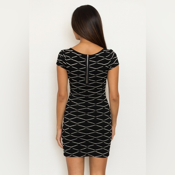 QED LONDON | Black and White Body-con mini-dress | Size Small - Picture 2 of 9